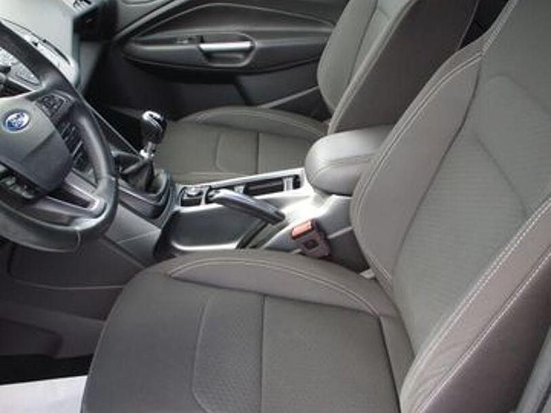 Gebraucht Ford Kuga Trend 120 PS (88 kW) 2019 Frozen white SUV