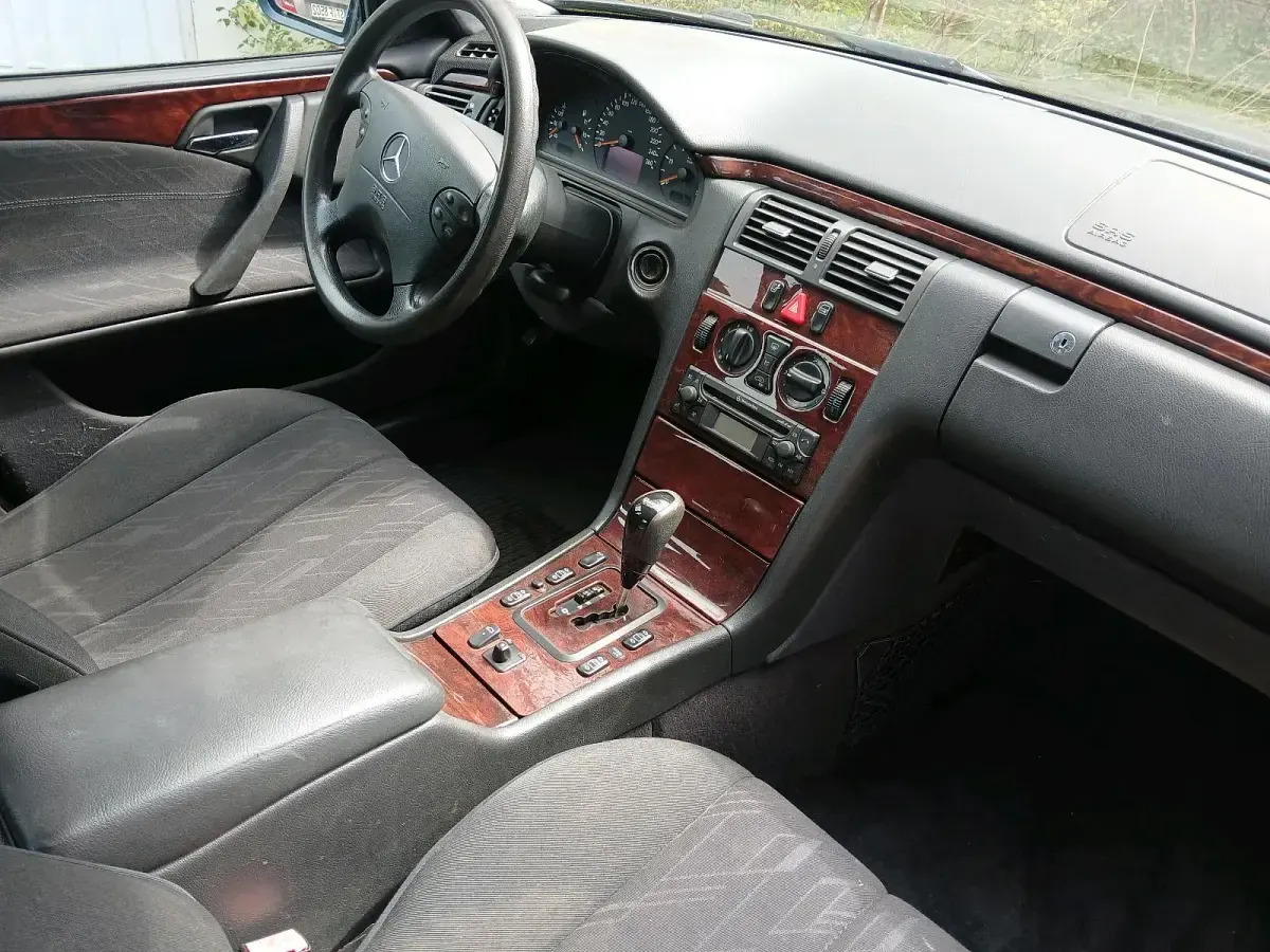 Gebraucht Mercedes 200 116 PS (85 kW) 2000 Blau Limousine
