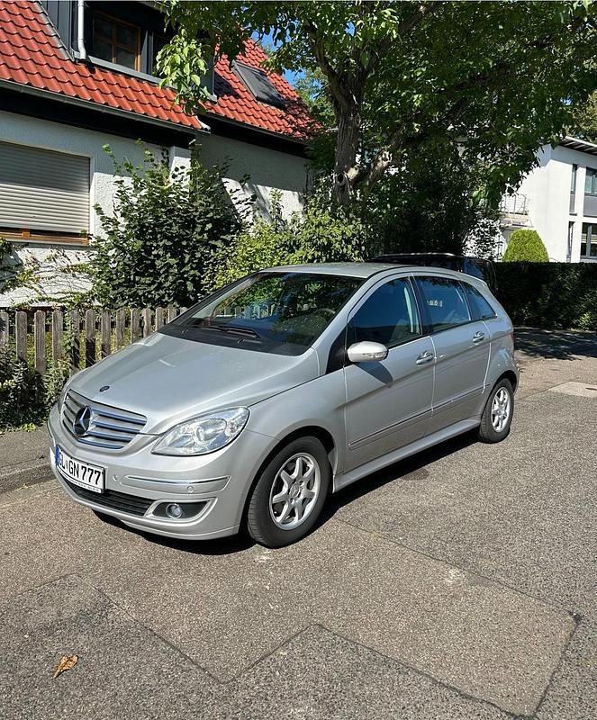 Silber Gebraucht 2005 Mercedes B150 Van / Kleinbus | 5.300 € (Etwas zu teuer) - Bild 1/4