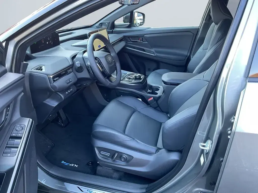 Gebraucht Toyota bZ4X Lounge+ 252 kW (343 PS) 2026 Palladiumsilber / dach schwarz SUV