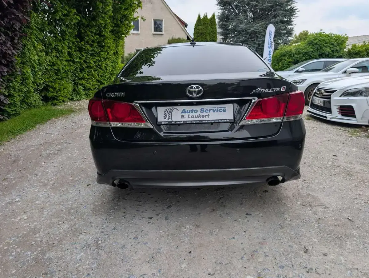 Gebraucht Toyota Crown 318 PS (233 kW) 2013 Precious black metallic Limousine