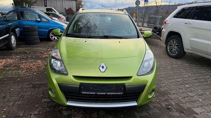 Grün Gebraucht 2010 Renault Clio II Luxe Limousine | 3.800 € (Etwas zu teuer) - Bild 1/4