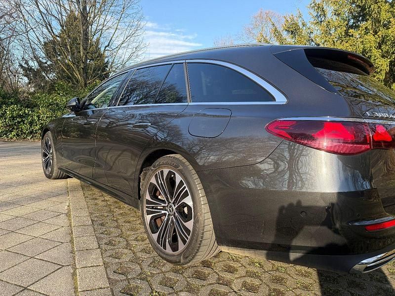 Gebraucht Mercedes E300 313 PS (230 kW) 2024 Grau Kombi