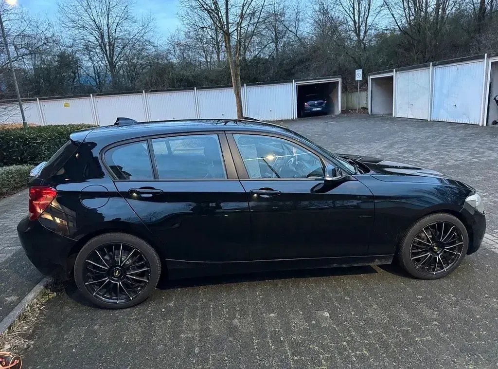 Gebraucht BMW 118 143 PS (105 kW) 2014 Schwarz Kleinwagen