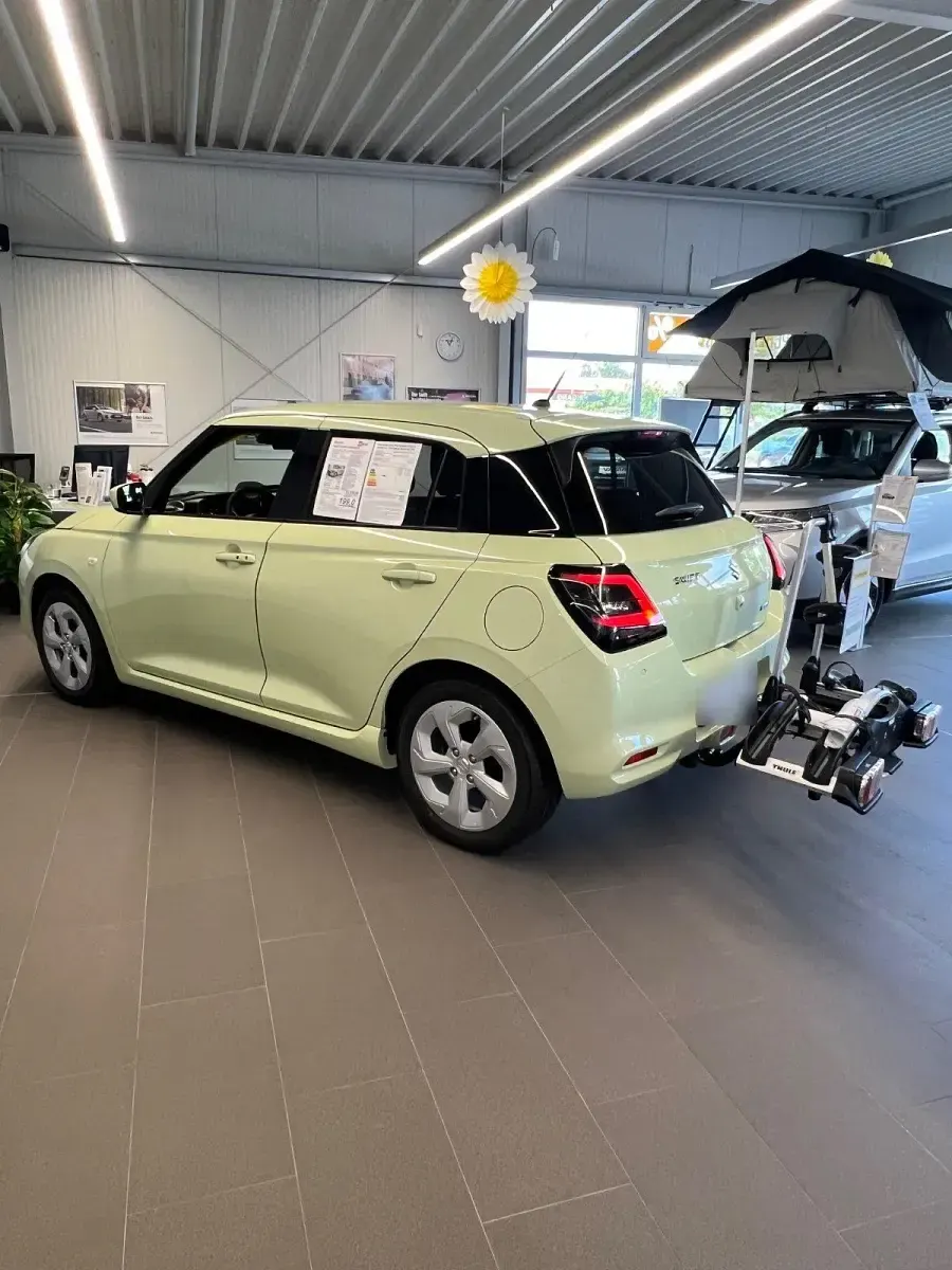 Neu Suzuki Swift 83 PS (61 kW) 2025 Grün Kleinwagen