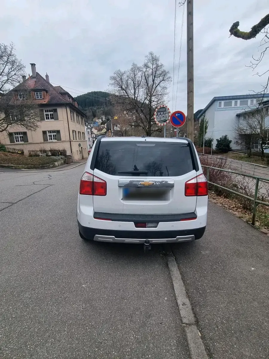 Gebraucht Chevrolet Orlando 163 PS (119 kW) 2012 Weiß Van / Kleinbus