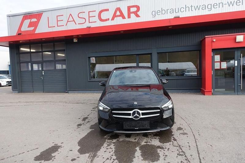 Gebraucht Mercedes B220 190 PS (139 kW) 2021 Schwarz Van / Kleinbus