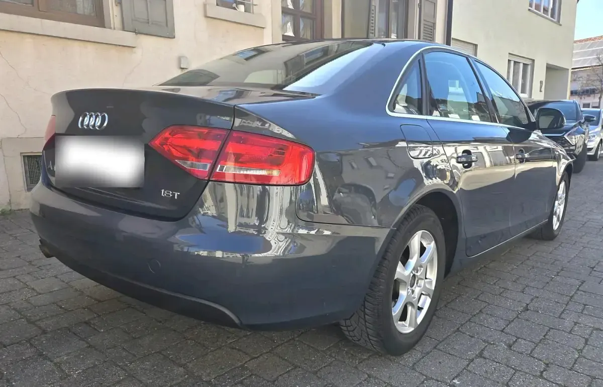 Gebraucht Audi A4 160 PS (117 kW) 2009 Grau Limousine