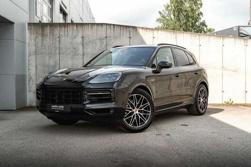 Gebraucht Porsche Cayenne 470 PS (345 kW) 2024 Schwarz SUV