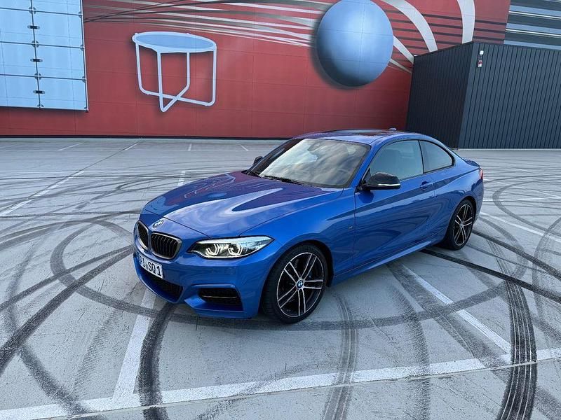 Blau Gebraucht 2021 BMW M240 M Sport Coupé | 35.490 € - Bild 1/4
