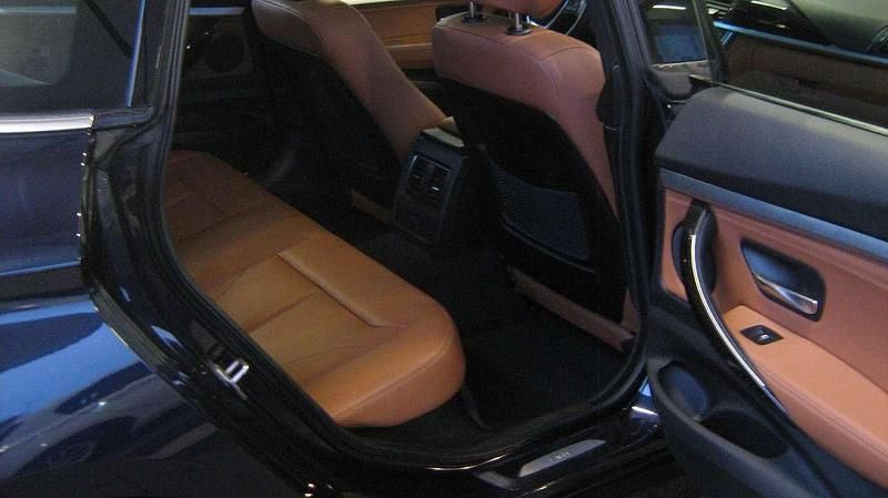 Gebraucht BMW 330 Luxury Line 258 PS (189 kW) 2015 Blau Limousine