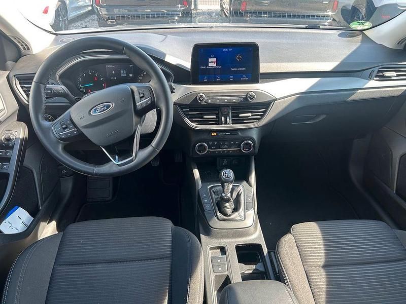 Gebraucht Ford Focus Titanium 125 PS (91 kW) 2023 Silber Limousine