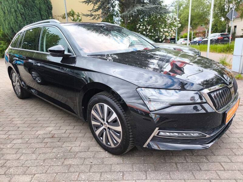 Schwarz Gebraucht 2023 Skoda Superb Ambition Kombi | 28.780 € (Superpreis) - Bild 1/4