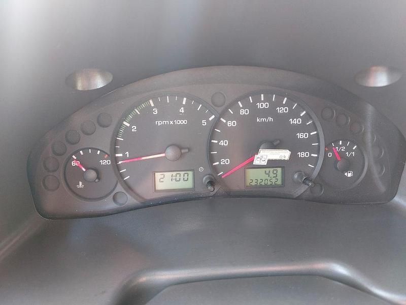 Second-hand Ford Transit 125 CP (91 kW) 2004 Alb Berlinǎ