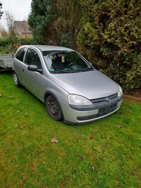 Grau Gebraucht 2002 Opel Corsa Kleinwagen | 250 € (Superpreis) - Bild 1/4