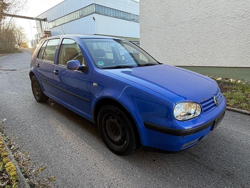 Usata VW Golf IV 105 CV (77 kW) 2000 Blu Utilitaria