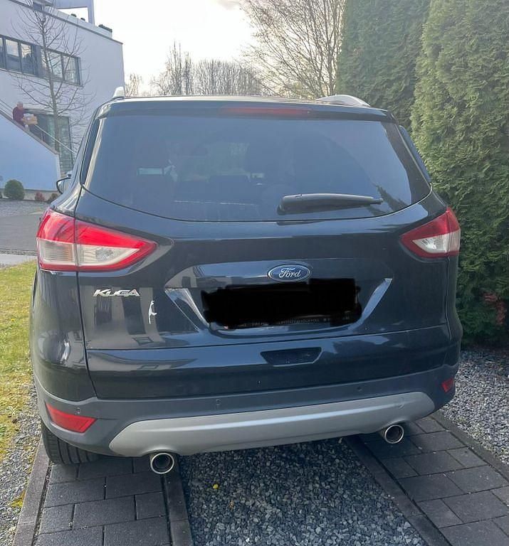 Gebraucht Ford Kuga Titanium 150 PS (110 kW) 2016 Schwarz SUV