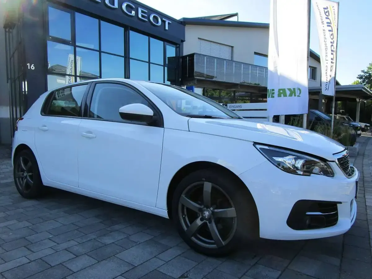 Gebraucht Peugeot 308 Active 131 PS (96 kW) 2021 Lack weiss banquise Kleinwagen