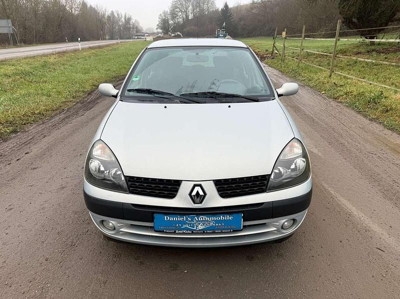 Gebraucht Renault Clio II 75 PS (55 kW) 2001 Silber Limousine