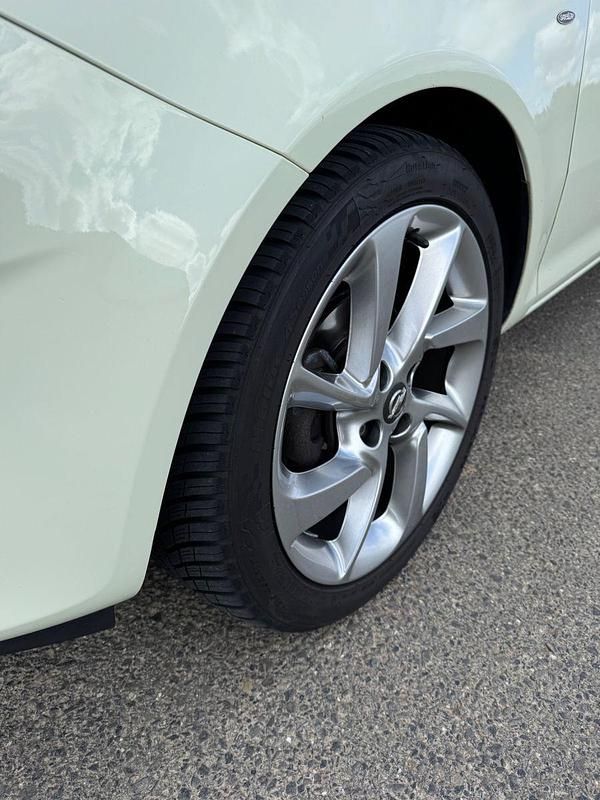 Gebraucht Opel Corsa Edition 70 PS (51 kW) 2011 Weiß Kleinwagen