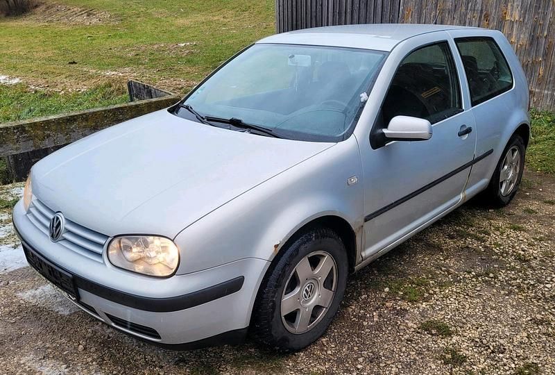 Silber Gebraucht 2000 VW Golf IV Kleinwagen | 400 € (Superpreis) - Bild 1/4