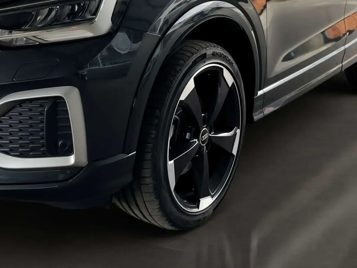 Gebraucht Audi Q2 Advanced Plus 150 PS (110 kW) 2025 Manhattangrau metallic SUV