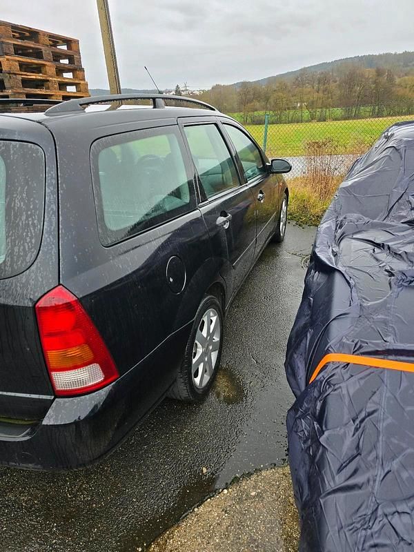 Second-hand Ford Focus 116 CP (85 kW) 1999 Negru Break