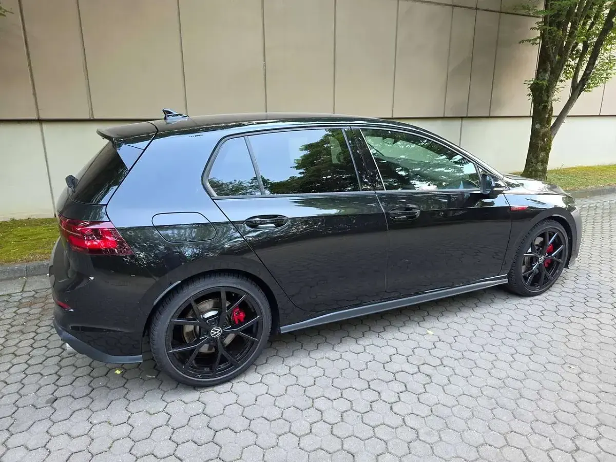 Gebraucht VW Golf VIII GTI 245 PS (180 kW) 2024 Grenadillschwarz metallic Kleinwagen