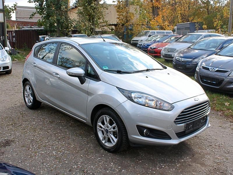 Gebraucht Ford Fiesta SYNC Edition 80 PS (58 kW) 2015 Silber Kleinwagen
