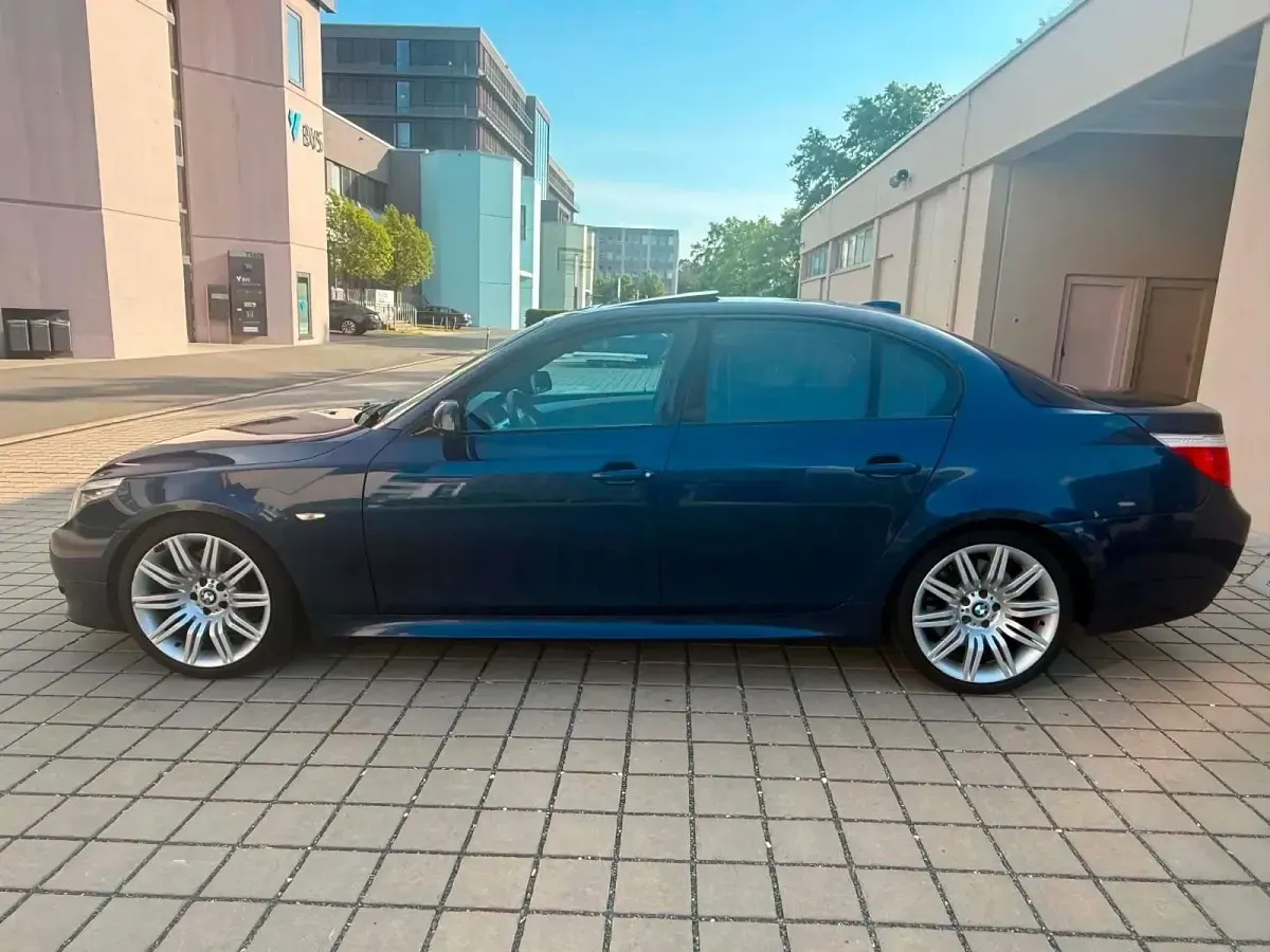 Gebraucht BMW 540 306 PS (225 kW) 2007 Blau Limousine