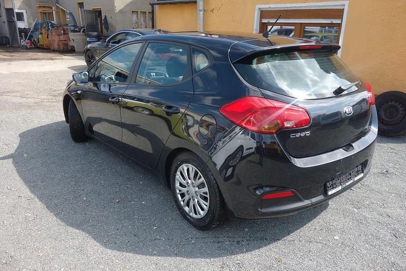 Second-hand Kia Ceed Attract 99 CP (72 kW) 2013 Hatchback