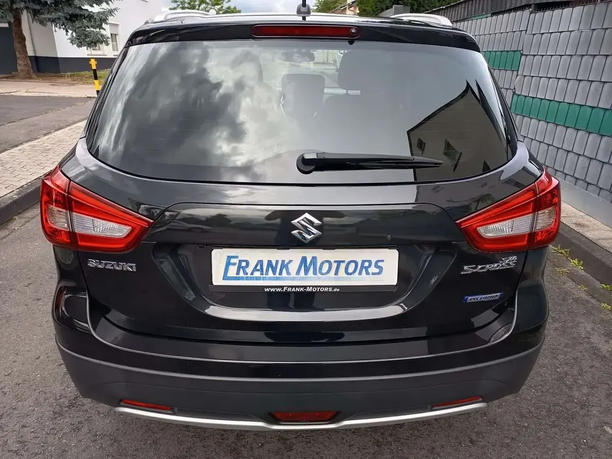 Gebraucht Suzuki SX4 Comfort 129 PS (94 kW) 2020 Schwarz Limousine