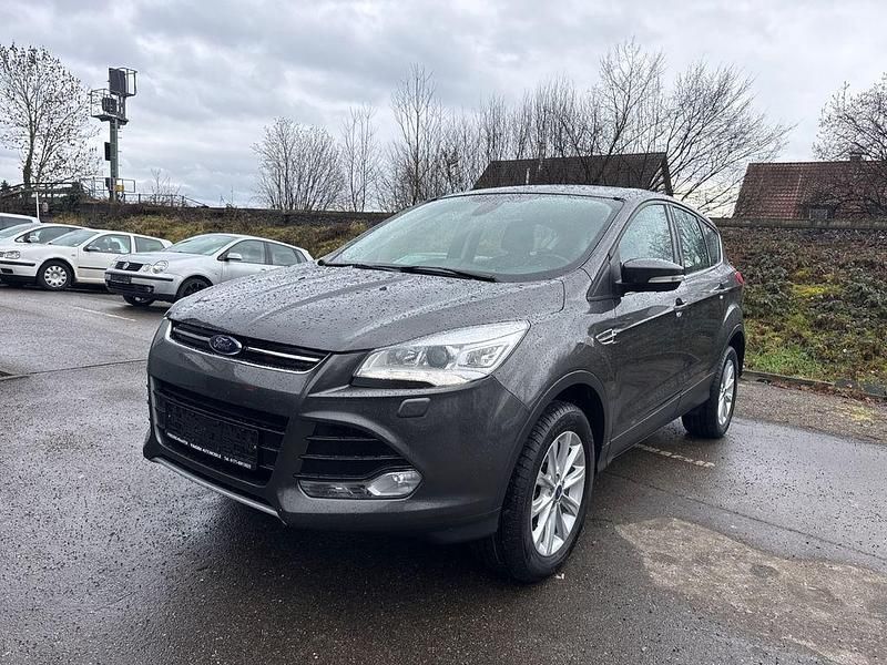 Gebraucht Ford Kuga Titanium 150 PS (110 kW) 2015 Grau SUV