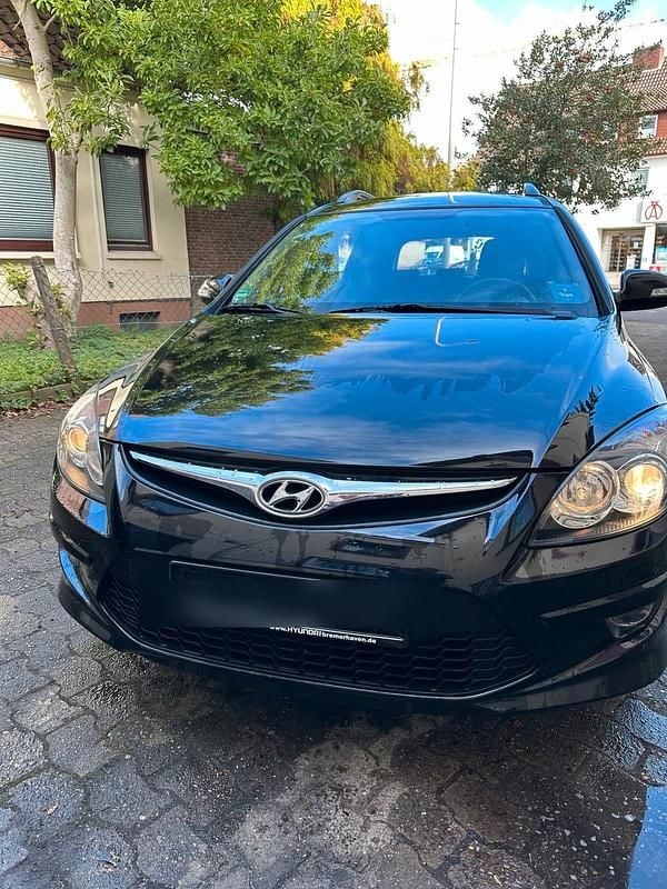 Schwarz Gebraucht 2012 Hyundai i30 Edition Kombi | 3.500 € (Guter Preis) - Bild 1/4