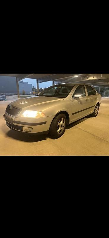 Gebraucht Skoda Octavia 101 PS (74 kW) 2004 Silber Limousine