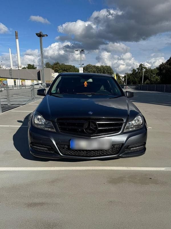 Gebraucht Mercedes C180 156 PS (114 kW) 2013 Grau Limousine