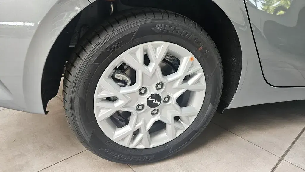 Neu Kia Ceed Comfort 140 PS (102 kW) 2026 Silber Kleinwagen