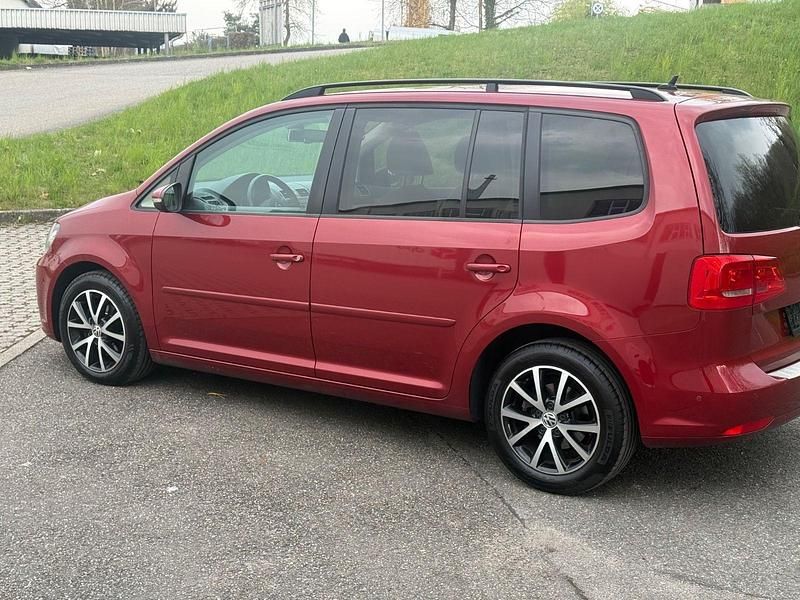 Gebraucht VW Touran Comfortline 140 PS (102 kW) 2011 Rot Van / Kleinbus