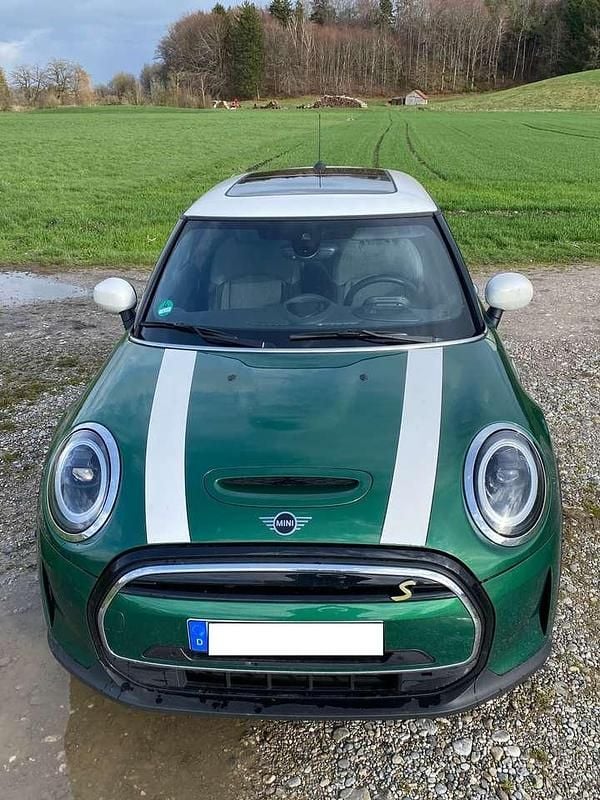 Grün Gebraucht 2023 Mini Cooper SE Classic Kleinwagen | 22.400 € (Etwas zu teuer) - Bild 1/4