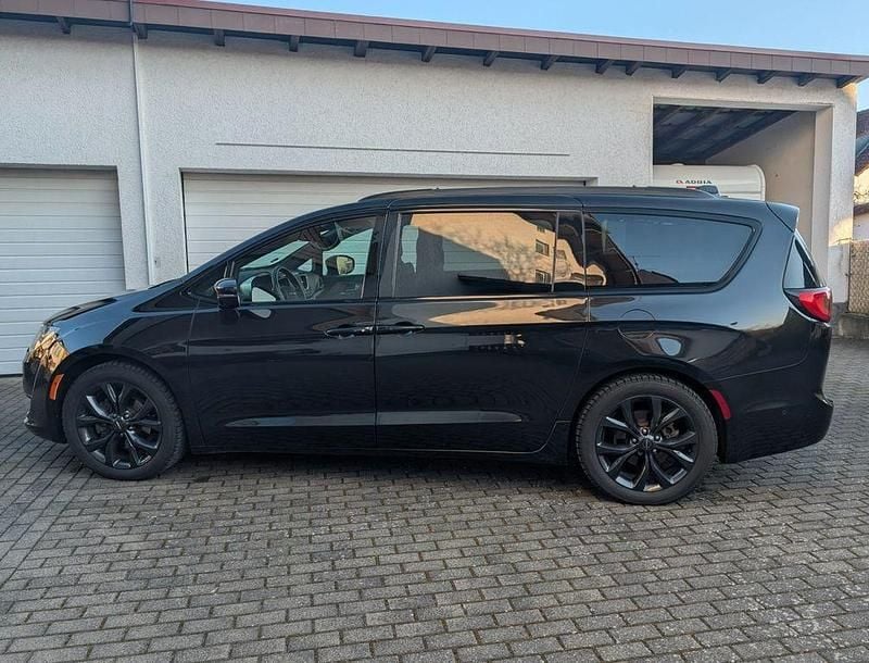 Gebraucht Chrysler Pacifica Limited 291 PS (214 kW) 2018 Schwarz Van / Kleinbus