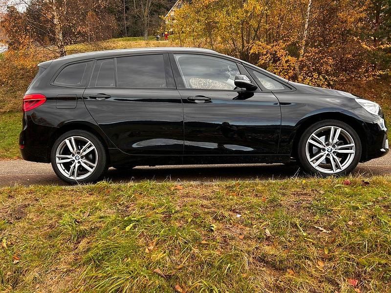 Schwarz Gebraucht 2015 BMW 218 Gran Tourer Advantage Van / Kleinbus | 13.500 € (Guter Preis) - Bild 1/4