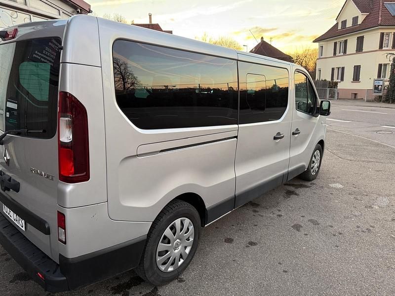 Silber Gebraucht 2017 Renault Traffic Van / Kleinbus | 20.500 € - Bild 1/4