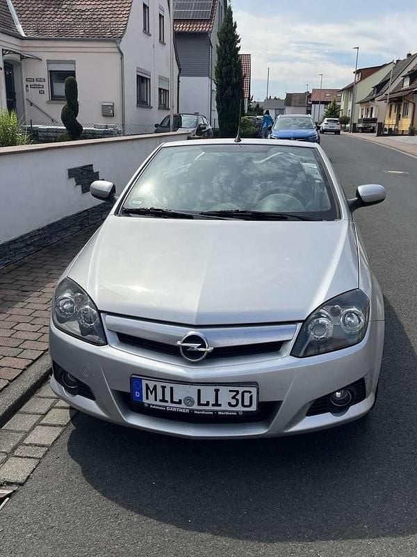Grau Gebraucht 2006 Opel Tigra Sport Cabrio | 2.500 € (Fairer Preis) - Bild 1/4