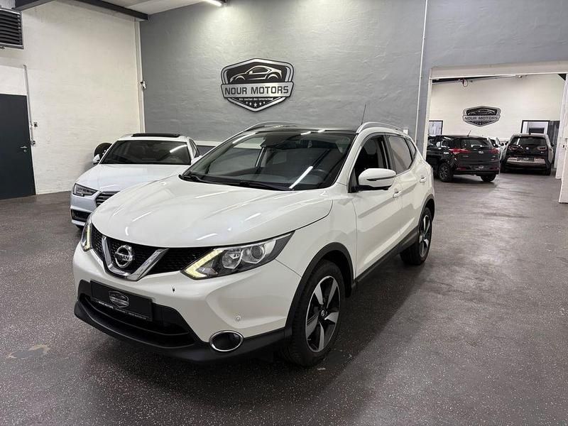 Weiß Gebraucht 2016 Nissan Qashqai N-Connecta SUV | 11.300 € (Fairer Preis) - Bild 1/4
