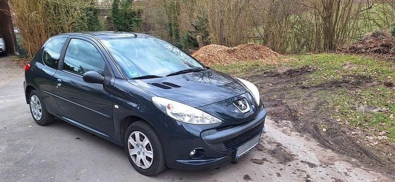 Gebraucht Peugeot 206 68 PS (50 kW) 2010 Kleinwagen