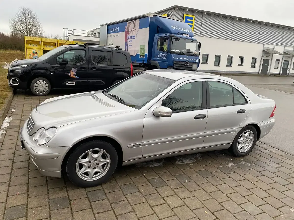 Gebraucht Mercedes C180 143 PS (105 kW) 2003 Silber Limousine