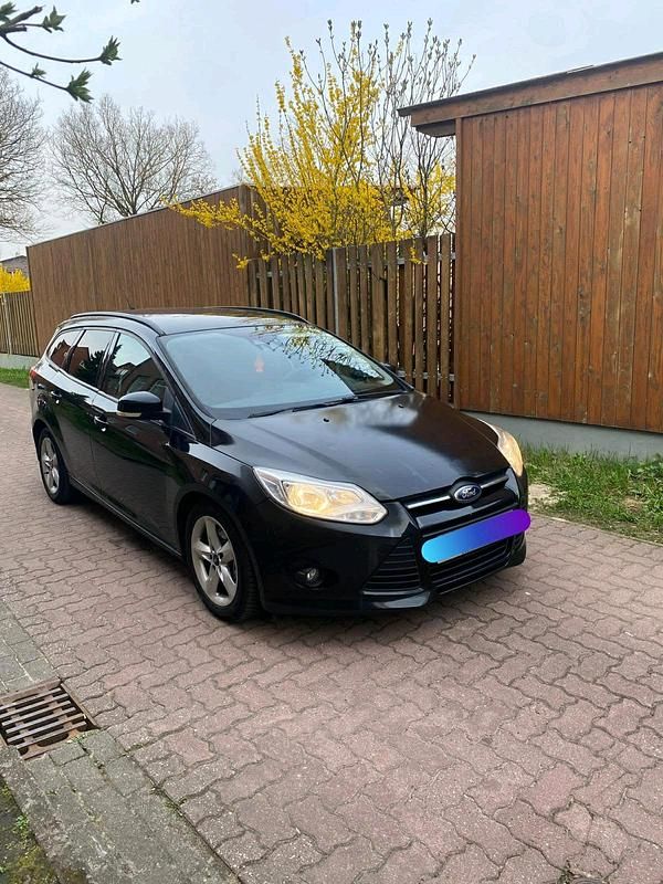 Gebraucht Ford Focus Titanium 116 PS (85 kW) 2012 Schwarz Kombi