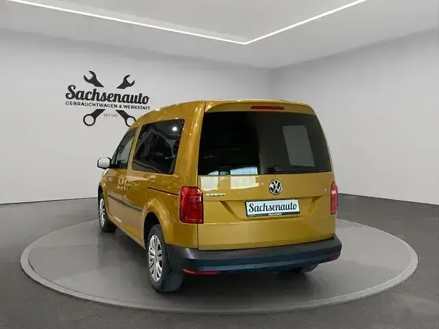 Usata VW Caddy 150 CV (110 kW) 2017 Giallo Monovolume