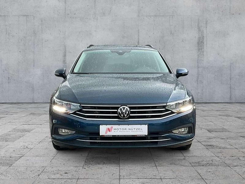 Gebraucht VW Passat Business 150 PS (110 kW) 2023 Blau Kombi