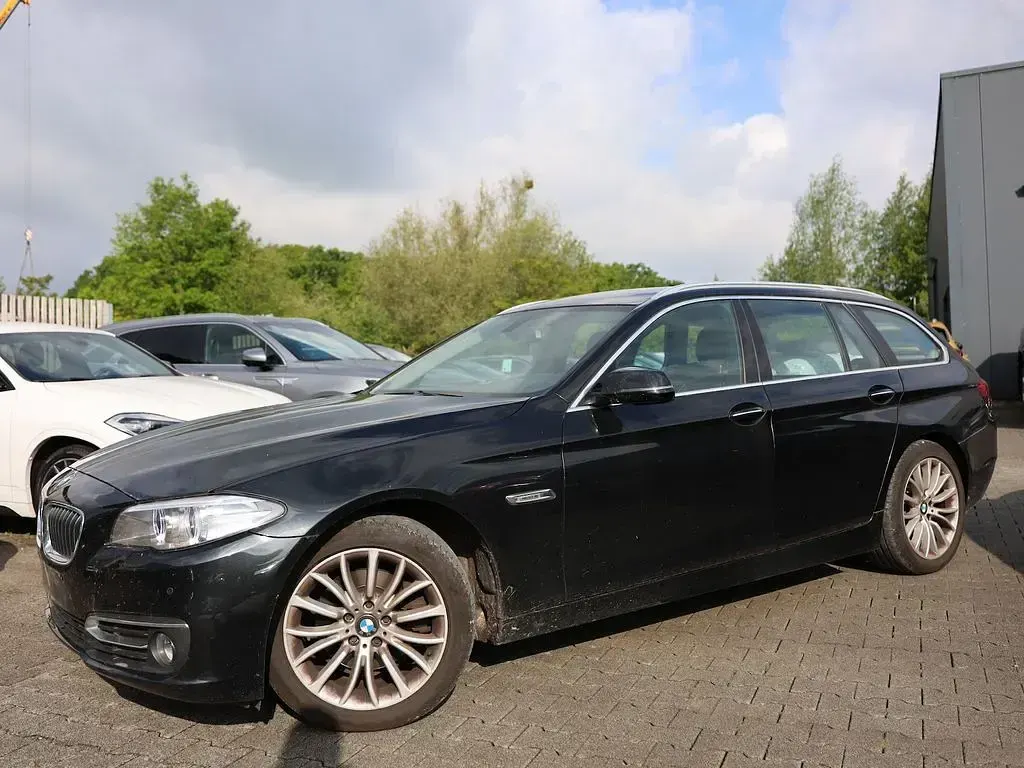 Gebraucht BMW 520 Luxury Line 190 PS (139 kW) 2016 Saphirschwarz Kombi